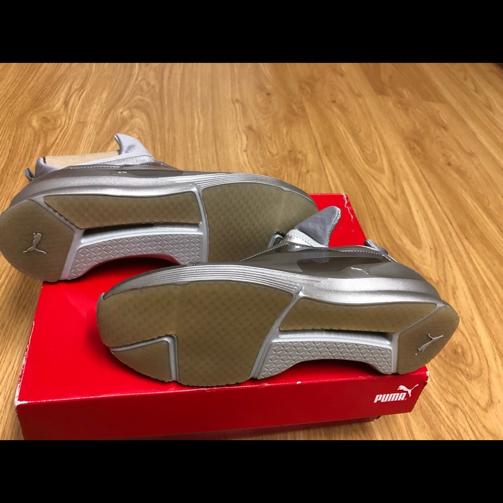 Sneakers - Picture 3 of 4